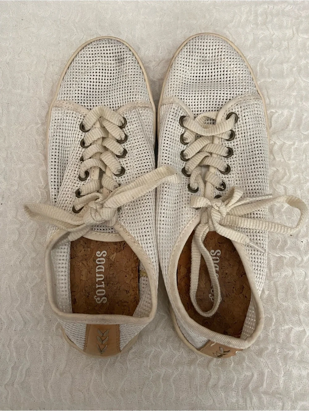 SALUDOS WHITE MESH SNEAKERS SIZE 6.5